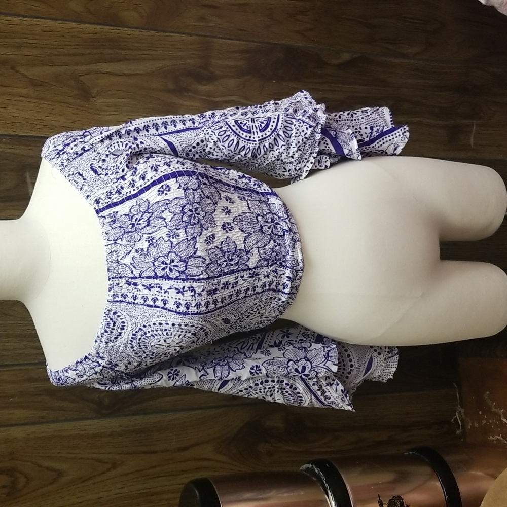 Crop top w wing sleeves